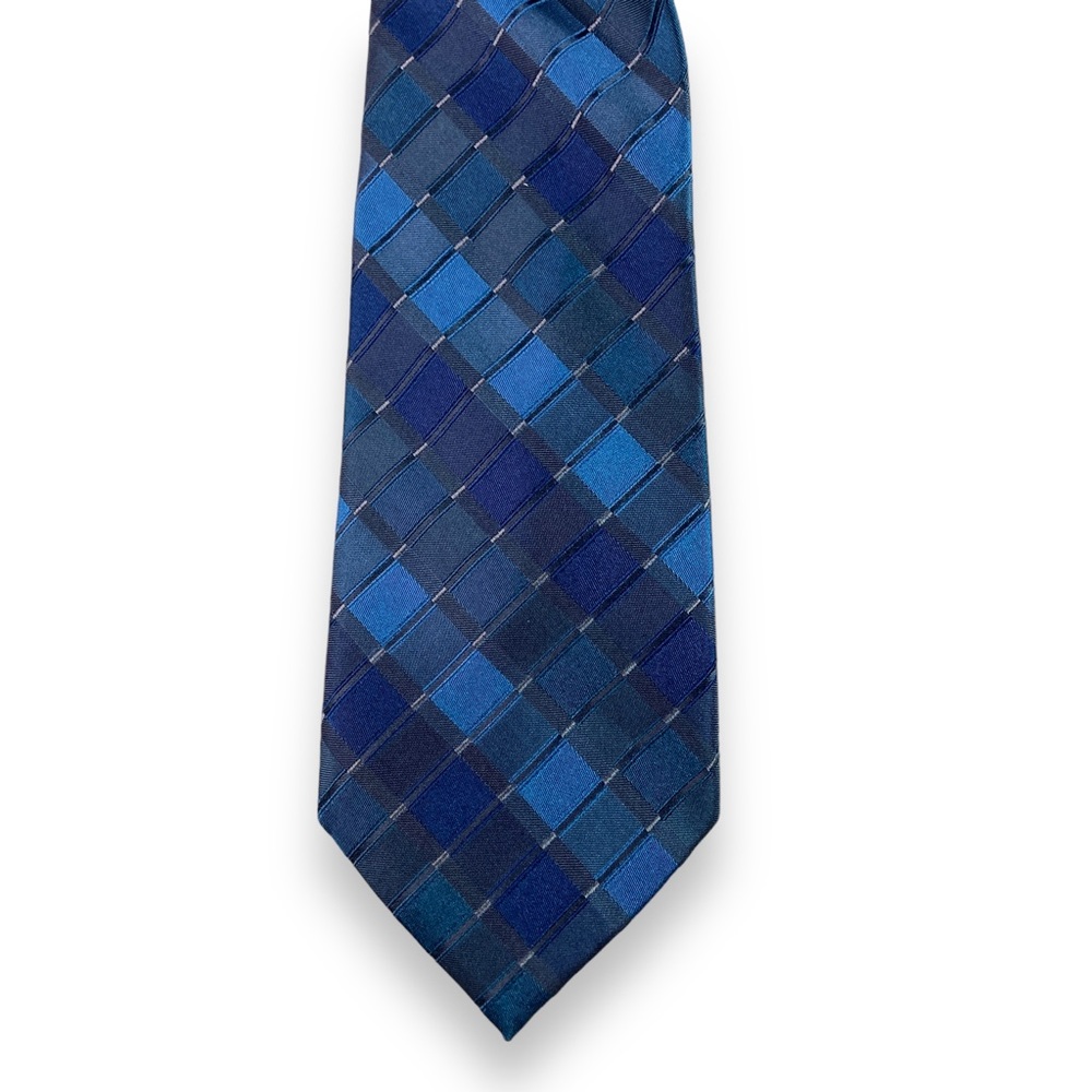 Van Heusen Men's Tie Necktie 100% Silk Navy Blue Shades Geometric Squares 3.3x57 - Picture 2 of 9
